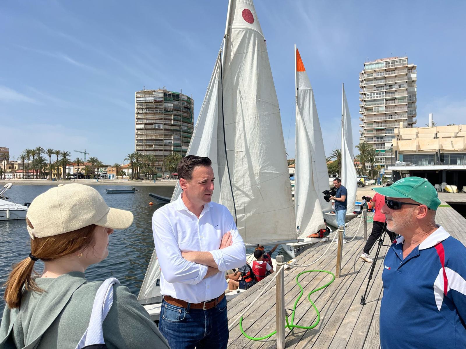 Más de 800 escolares del municipio se inician en los deportes náuticos 